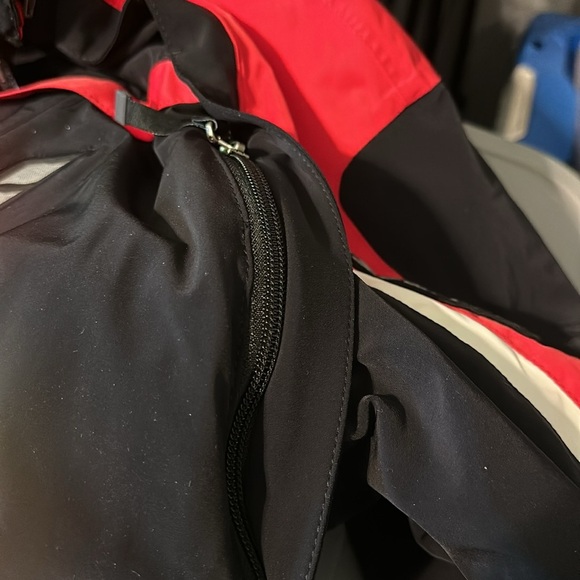 Descente Men's Black and Red Ski Jacket climate condition airdrive jacket - Picture 6 of 12